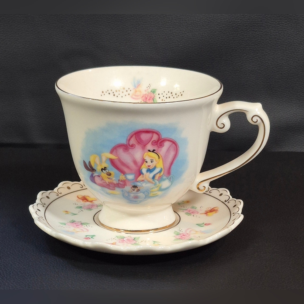 Disney Parks Exclusive ALICE in WONDERLAND MAD Tea Cup and Saucer Set- NO BOX